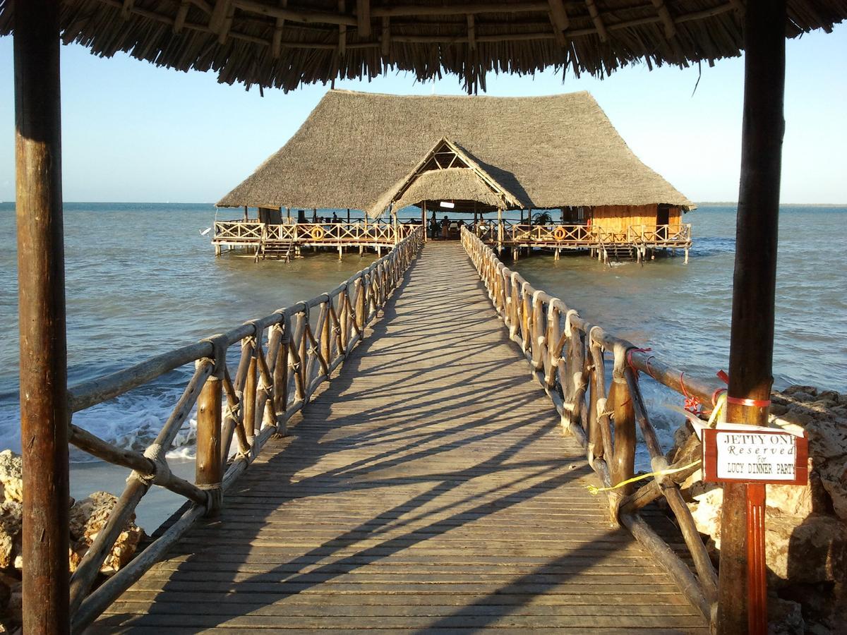 Giraffe Ocean View Hotel Dar es Salaam Exterior photo
